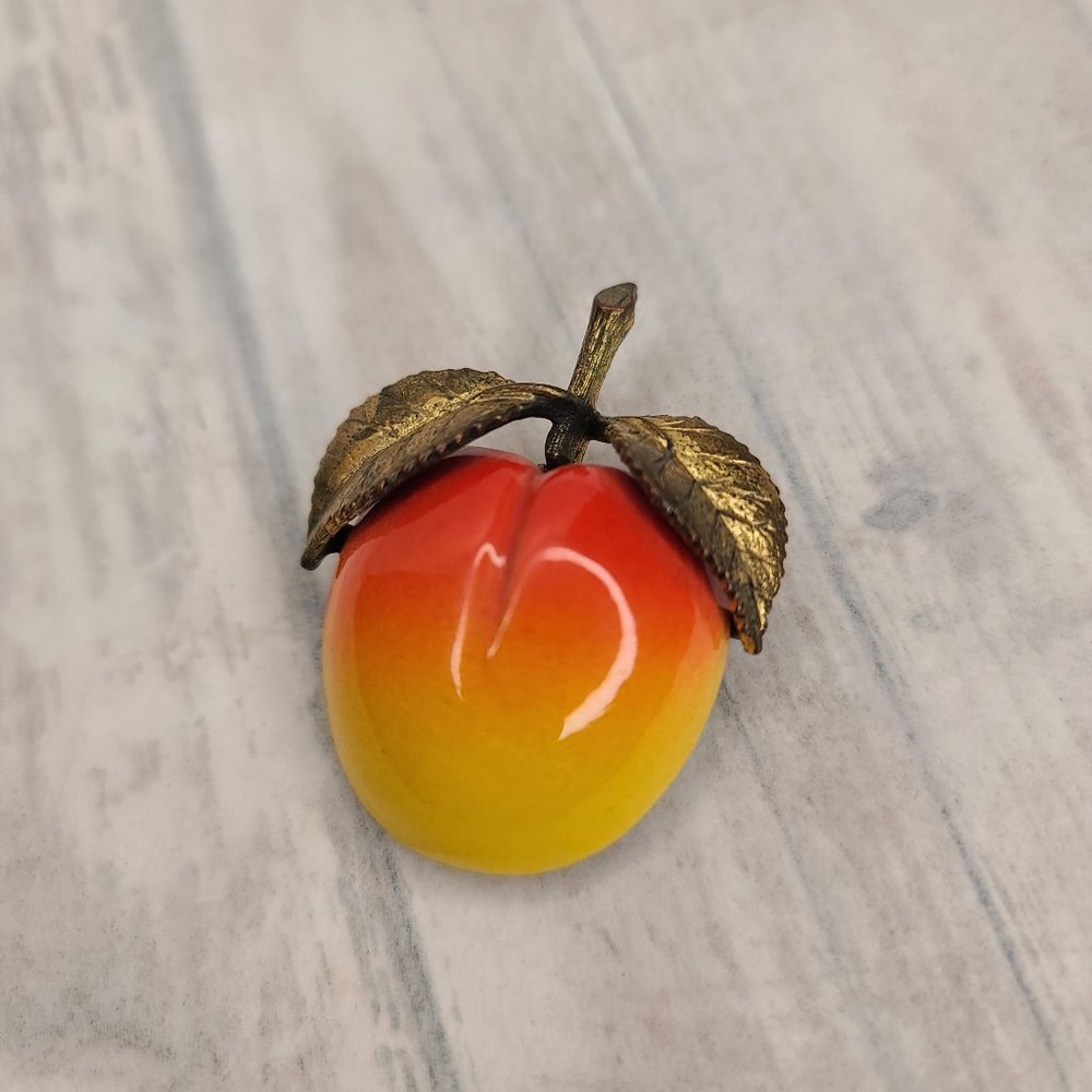 Vintage 1950s-1960s gold tone metal and enamel peach brooch. Pinup Retro